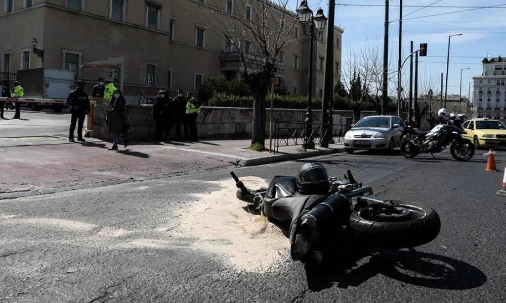 Τροχαίο στη Βουλή: Λαμπαδηδρομία στην μνήμη του άτυχου Ιάσονα